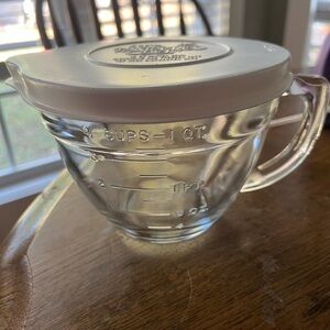 The Pampered Chef Clear Glass Batter Bowl 4 Cups 1 Quart with White Lid